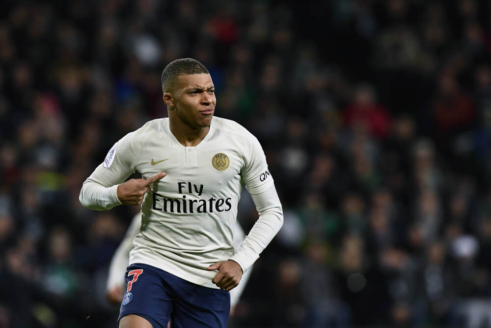 苹果盘中冲破4万亿美元大关，但收盘未能守住